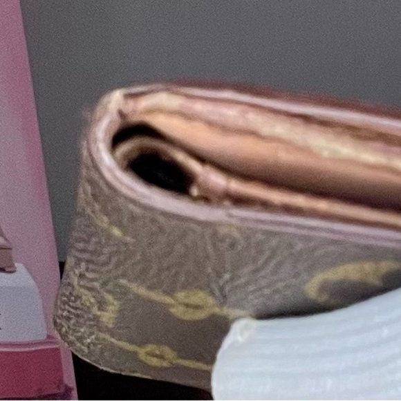 Louis Vuitton Elise Monogram Wallet - Picture 10 of 15